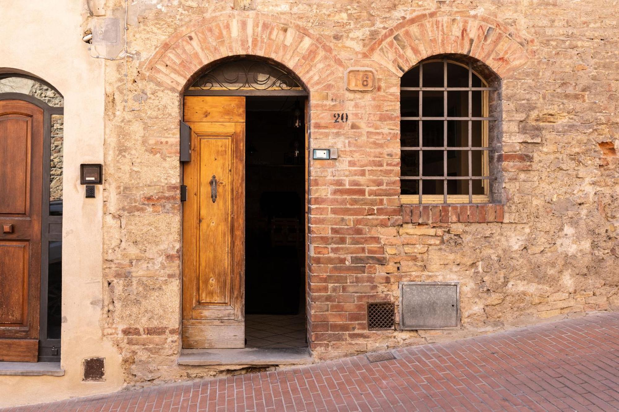 La Nicchia Apartment San Gimignano Bagian luar foto